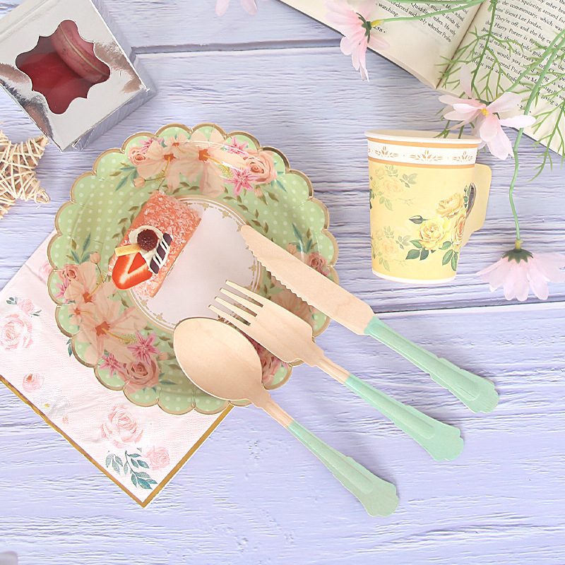 Jednokratni drveni pribor: žlica, vilica i nož