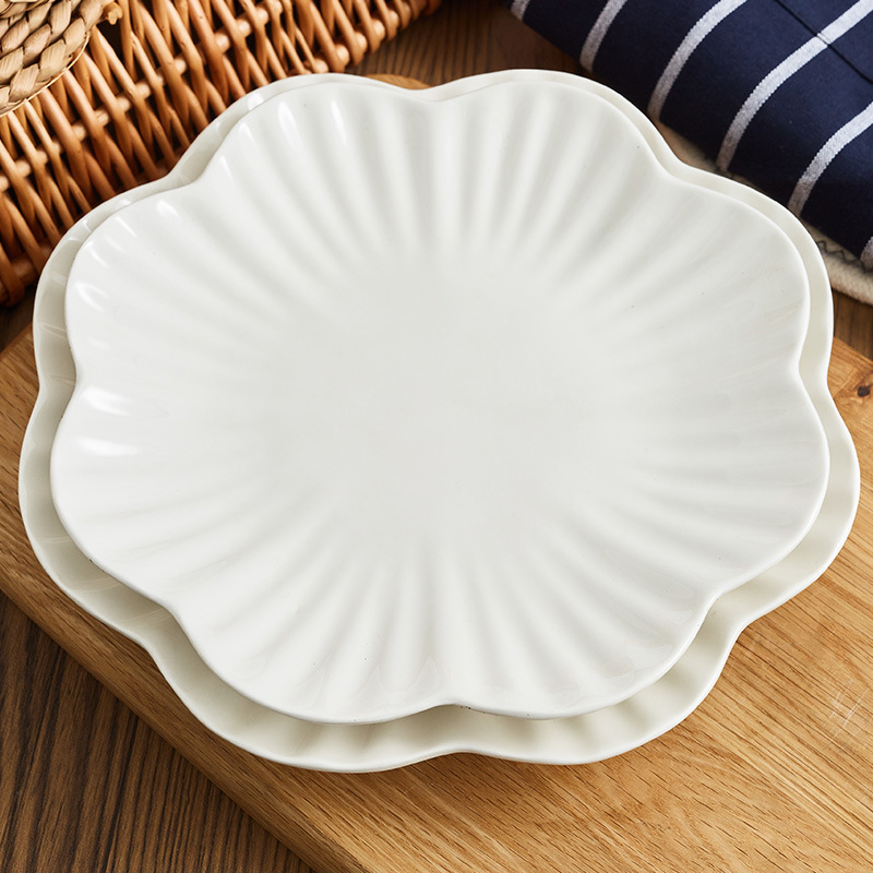 Porcelanski tanjur s ljilansom, rub s čipkom u nordijskom stilu, bijeli porculanski tanjur, nepravilnog oblika, promjer 18–18,9 cm