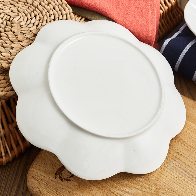 Porcelanski tanjur s ljilansom, rub s čipkom u nordijskom stilu, bijeli porculanski tanjur, nepravilnog oblika, promjer 18–18,9 cm