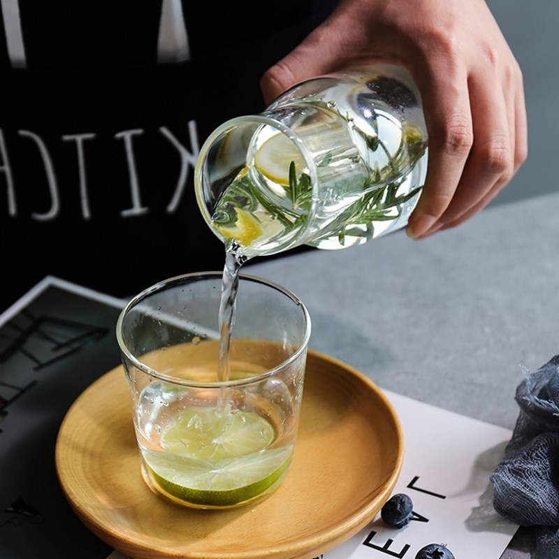 Σετ γυάλινο για κρύα ποτά - 1 κανάτα και 1 φλιτζάνι, διαφανές γυαλί, προσαρμόσιμο λογότυπο, μοντέρνο μινιμαλιστικό στυλ, κατάλληλο για χυμούς, γάλα, ποτά, αρωματικό τσάι και κρύο νερό