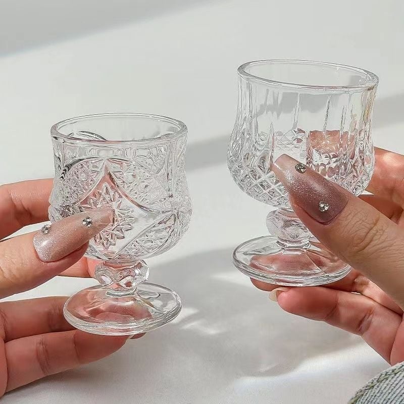 Set čaša za vino, mini slatki prinčevski stil graviranog motiva, soda-lime staklo, dizajn s jednim čašom, moderni minimalistički stil, za kućnu upotrebu, prilagodljiv s ispisanim logom, pakiranje u papirnatu kutiju