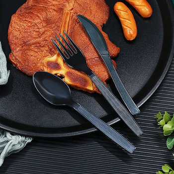 Jednokratni plastični set zapadnjačkog pribora (nož, vilica, žlica) - debljina 0,1 cm; materijal: plastika; mogućnost prilagodbe