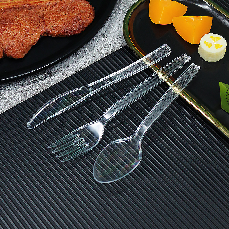 Jednokratni plastični set zapadnjačkog pribora (nož, vilica, žlica) - debljina 0,1 cm; materijal: plastika; mogućnost prilagodbe