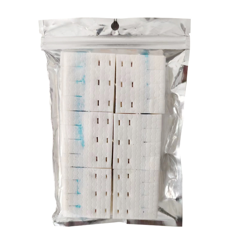 Еднократно използваема тоалетна четка с вграден концентриран разтвор и таблетка за почистване, с пружинна глава