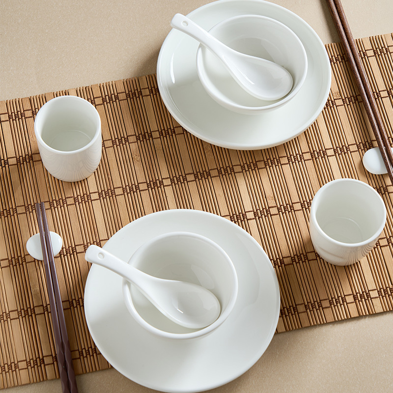 Porcelanski set posuđa za hotele i restorane | Tuxton, moderan minimalistički stil, underglaze color završna obrada, mikrovalna sigurnost, mogućnost prilagodbe