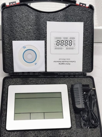 Портативен CO2 детектор TL-2000 TEARERTECH: измерва CO2, температура, влажност, атмосферно налягане и височина; диапазон 0-9999 ppm, точност ±50 ppm ±5% rdg (0-5000)