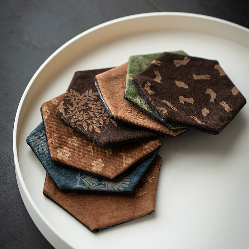 Βάση ποτηριού από ύφασμα σε κινεζικό στυλ τελετής τσαγιού με πολύχρωμο σχέδιο, εκτυπωμένο λογότυπο, συσκευασμένη σε χαρτόκουτο, 0,05 kg