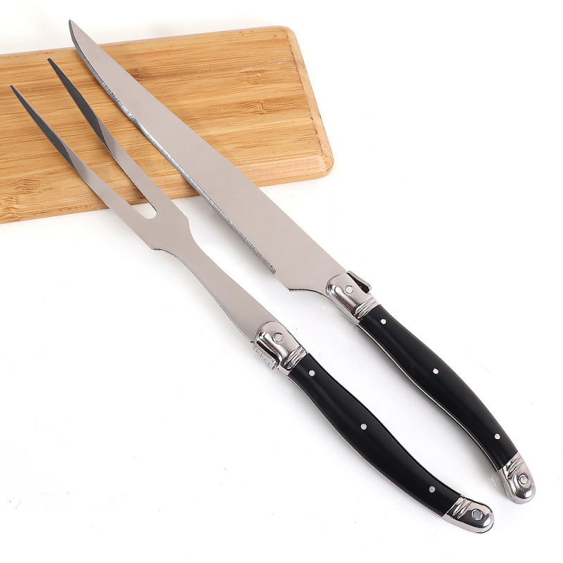 Set pribora za jelo: 420 nehrđajući čelik, ABS držač; uključuje nož za steak, vilicu za roštilj, vilicu za rezanje mesa, nož i vilicu za salatu; moderan minimalistički dizajn