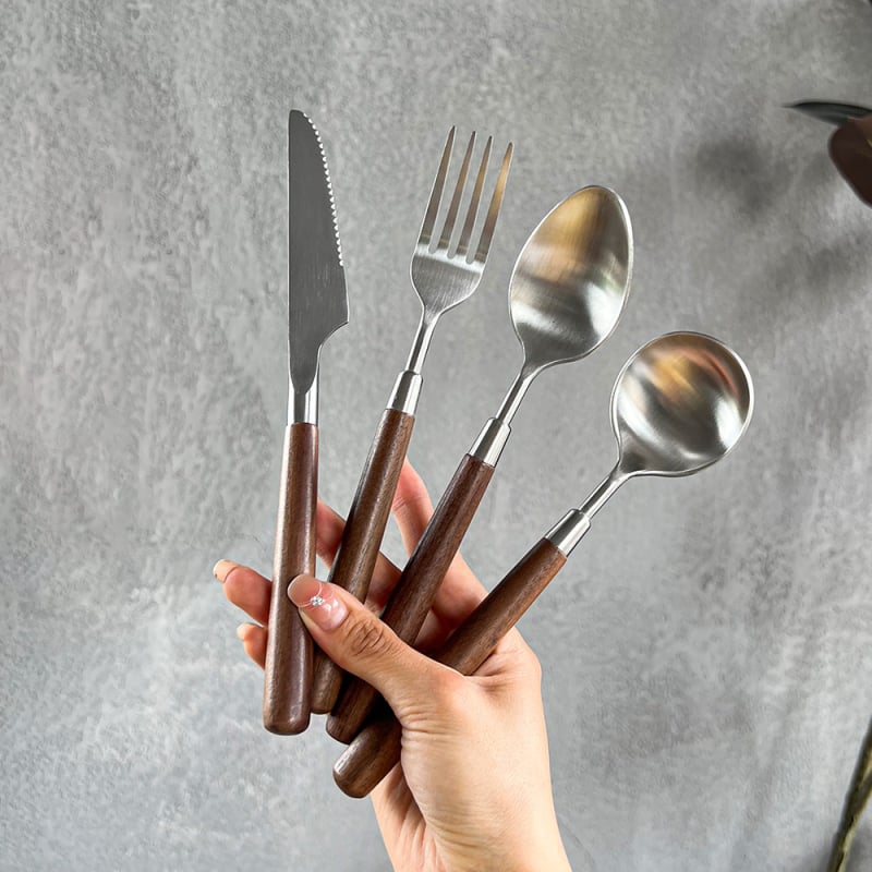 Set noževa, vilice i žlice za steak s drškom od orahovog drveta, 304 nehrđajući čelik, ogledno poliranje, minimalistički stil, tri dijela
