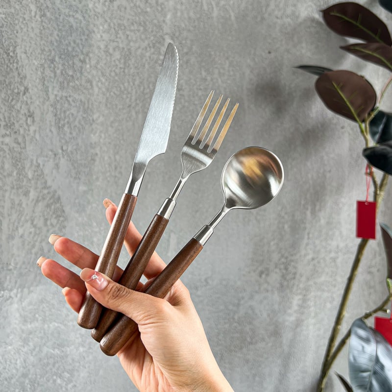 Set noževa, vilice i žlice za steak s drškom od orahovog drveta, 304 nehrđajući čelik, ogledno poliranje, minimalistički stil, tri dijela