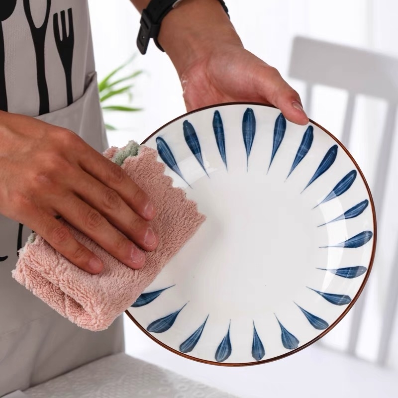 Jingdezhen porculanski komplet posuđa – zdjele i zdjele za juhu, moderan minimalistički japanski stil, cvjetni uzorak ispod glazure, prikladan za mikrovalnu pećnicu