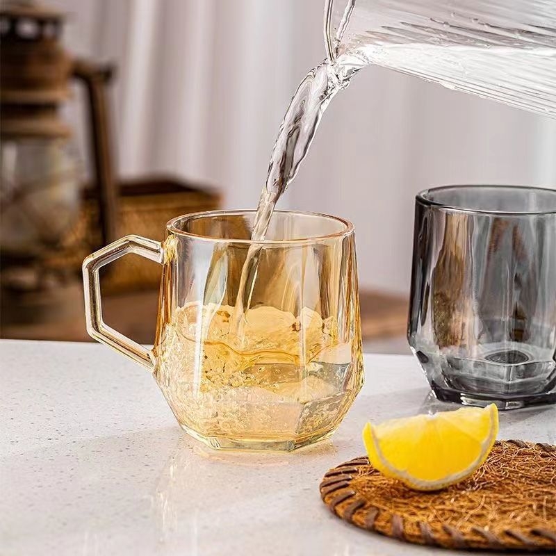 Staklena čaša za vodu s držalom, moderni minimalistički dizajn, izolacija i otpornost na visoke temperature, cilindrični oblik, 300 g, za kućnu upotrebu