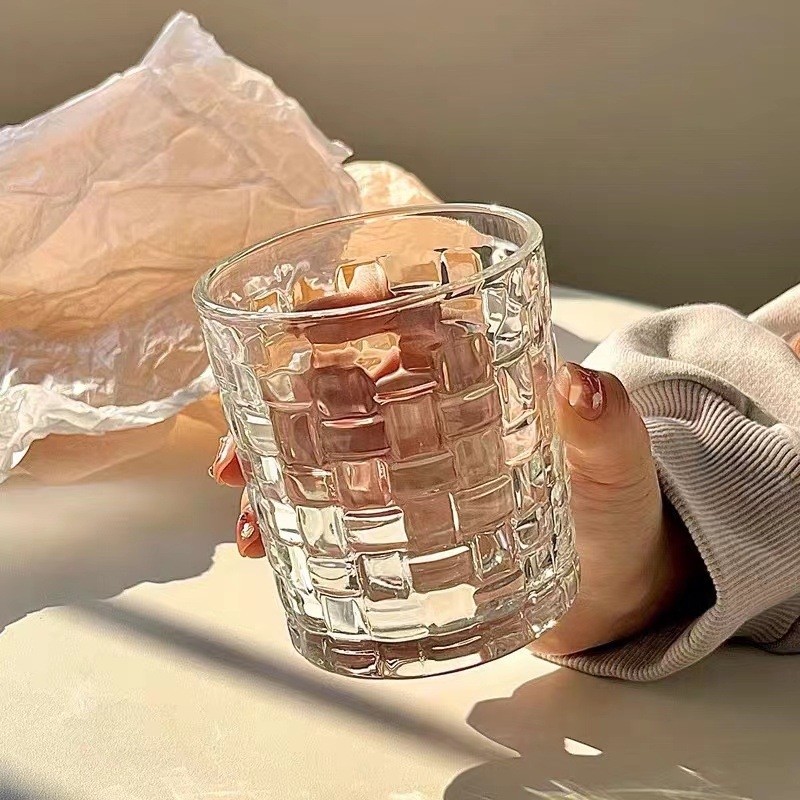 Čaša za vino s modernim minimalističkim stilom (staklo soda-lime; šestodijelni set; prilagodljivo; pogodno kao poklon)