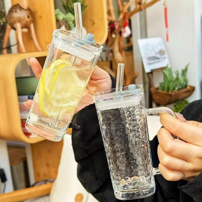 Toplotno otporna staklena čaša kvadratnog oblika s držačem – minimalistička čaša za vodu