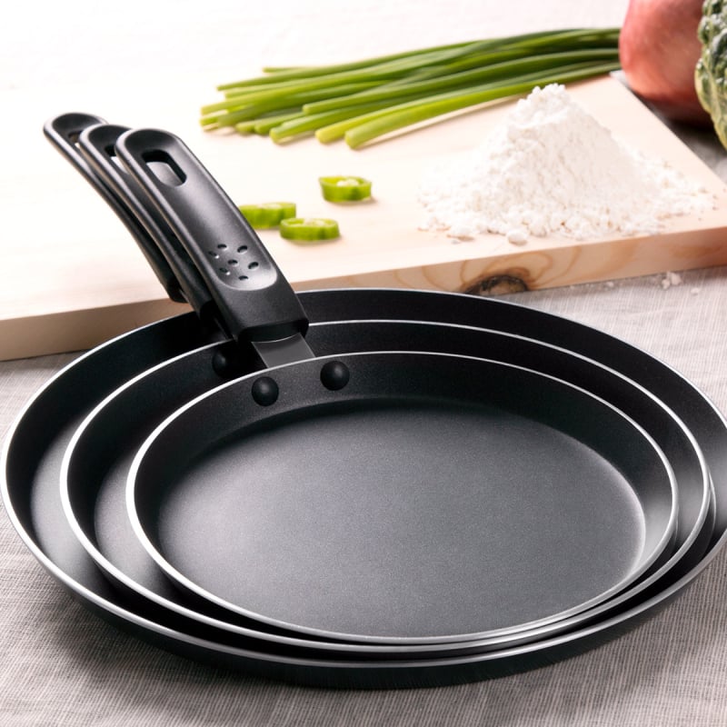 Aluminijska tava za prženje s neprijanjajućim premazom, Cooker King / Cui dahuang; višeslojno dno; težina 360 g; dubina 1,9 cm