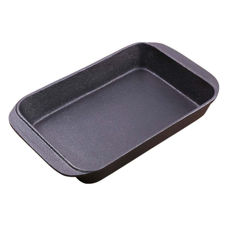 Lijevani tiganj od lijevanog željeza s dva držača, bez premaza, kompatibilan s indukcijskim, plinskim i ostalim pločama; dubina 5,5 cm; težina 3,3 kg