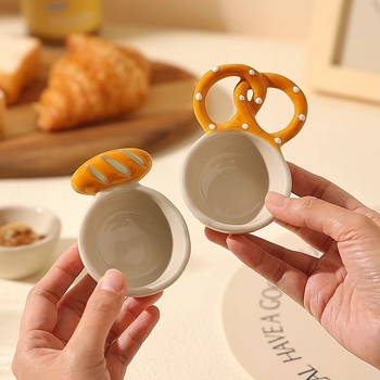 Keramička posuda za dip i kruh, nepravilan oblik, moderan minimalistički stil, različiti uzorci