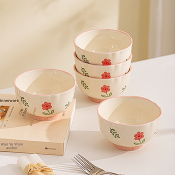 Kerámia tányérkészlet alul-glazúros virág mintával, kör alakú, mikróhullámú sütőben használható