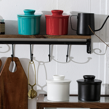 Керамичен съд за масло с капак и нож за съхранение на масло и сирене The Shepherd's Home