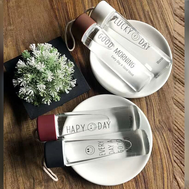 Staklena čaša za vodu – prozirna cilindrična, moderni minimalistički stil, tisk logotipa, otpornost na visoke temperature, pakiranje u papirnatoj kutiji