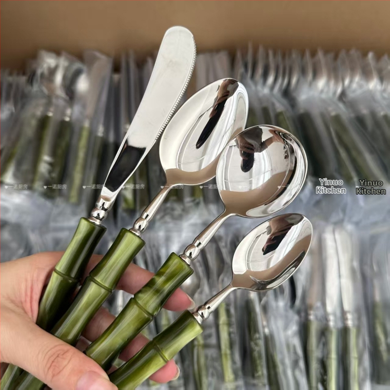 5-dielny súbor západného príboru z nehrdzavejúcej ocele – nôž na steak, vidlica, dezertná vidlička a lyžica – vysoký štýl, ľahký luxusný retro dizajn