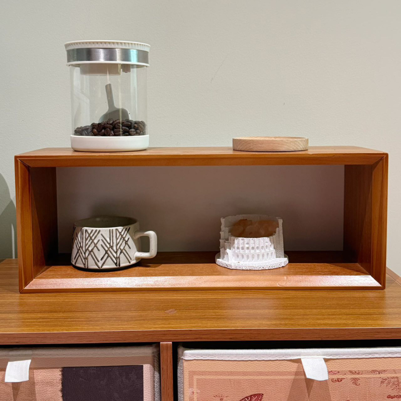 Teáscsésze-tároló polc — fa, japán stílusú asztali rendező, 1-szintű