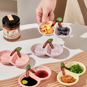 Kerámiából készült kétrekeszes mártásos tál, szabálytalan formájú, szószokhoz és teás nassolnivalókhoz; mikrohullámú sütőben nem használható.