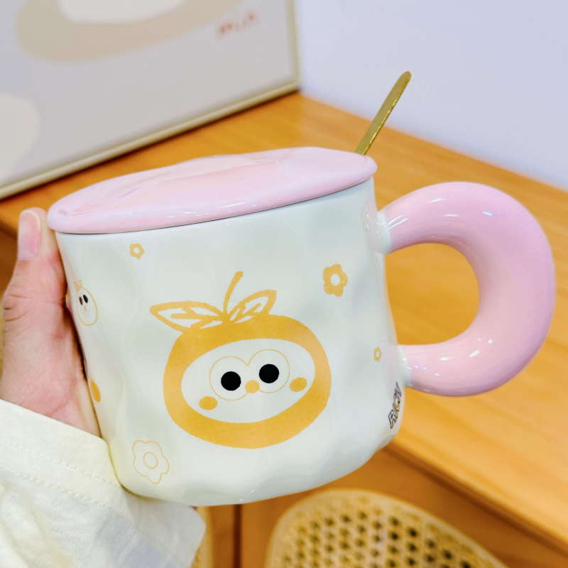 Set din patru pahare de sticlă borosilicată, cu capac și linguriță, model cu flori, cilindric cu mâner, rezistent la temperaturi înalte