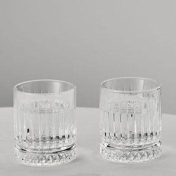 Šest djelni set čaša za liker, kapacitet 100 ml, zlatni akcenti, moderan minimalistički dizajn, za kućnu upotrebu