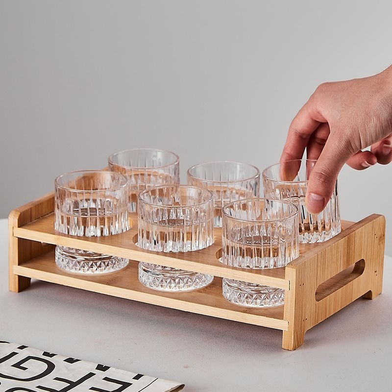 Šest djelni set čaša za liker, kapacitet 100 ml, zlatni akcenti, moderan minimalistički dizajn, za kućnu upotrebu