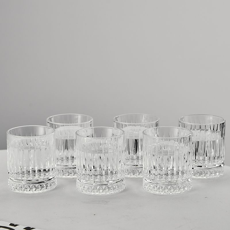 Šest djelni set čaša za liker, kapacitet 100 ml, zlatni akcenti, moderan minimalistički dizajn, za kućnu upotrebu