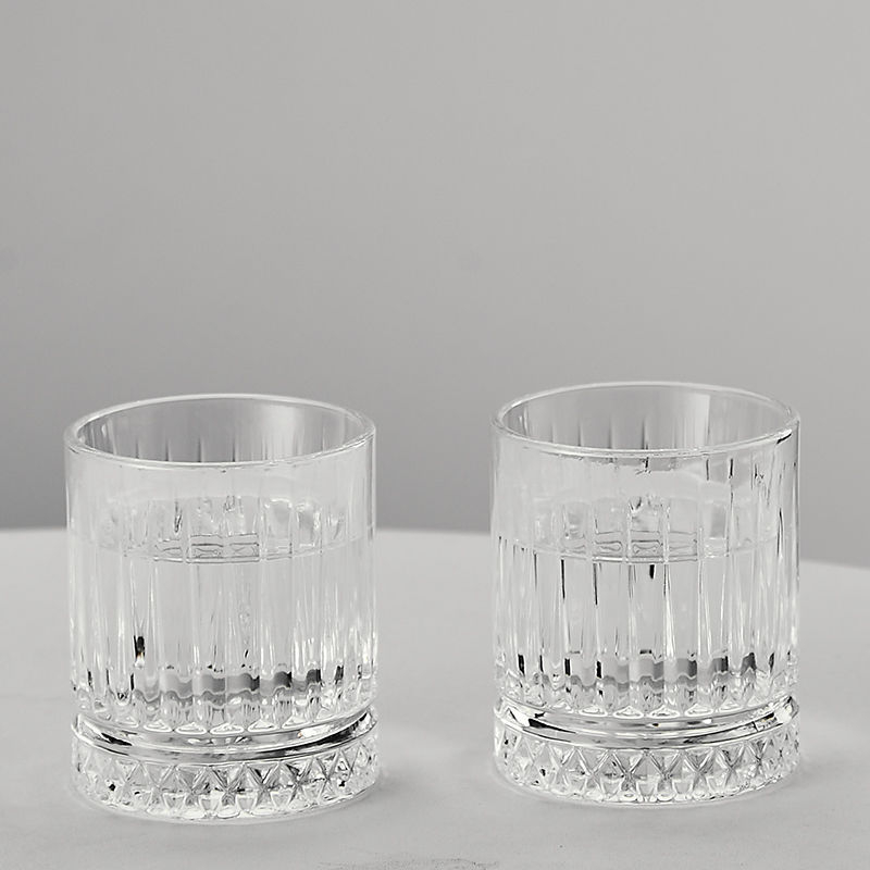Šest djelni set čaša za liker, kapacitet 100 ml, zlatni akcenti, moderan minimalistički dizajn, za kućnu upotrebu