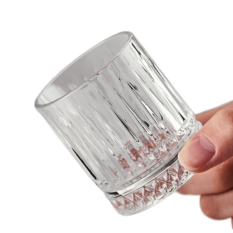 Šest djelni set čaša za liker, kapacitet 100 ml, zlatni akcenti, moderan minimalistički dizajn, za kućnu upotrebu