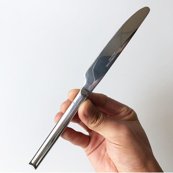 Set zapadnih pribora: nož, vilica i žlica, nehrđajući čelik, tri komada, ručna izrada, moderni minimalistički dizajn, blago defektan