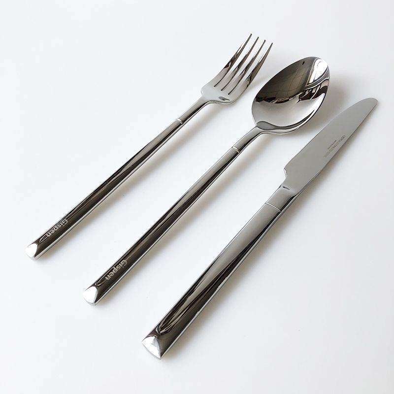 Set zapadnih pribora: nož, vilica i žlica, nehrđajući čelik, tri komada, ručna izrada, moderni minimalistički dizajn, blago defektan
