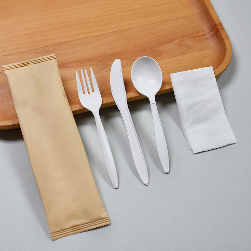 Jednokratni plastični set pribora (nož, vilica, žlica) – biorazgradiv, otisnuti logotip, prilagodba dostupna, debela žlica, pravokutni oblik