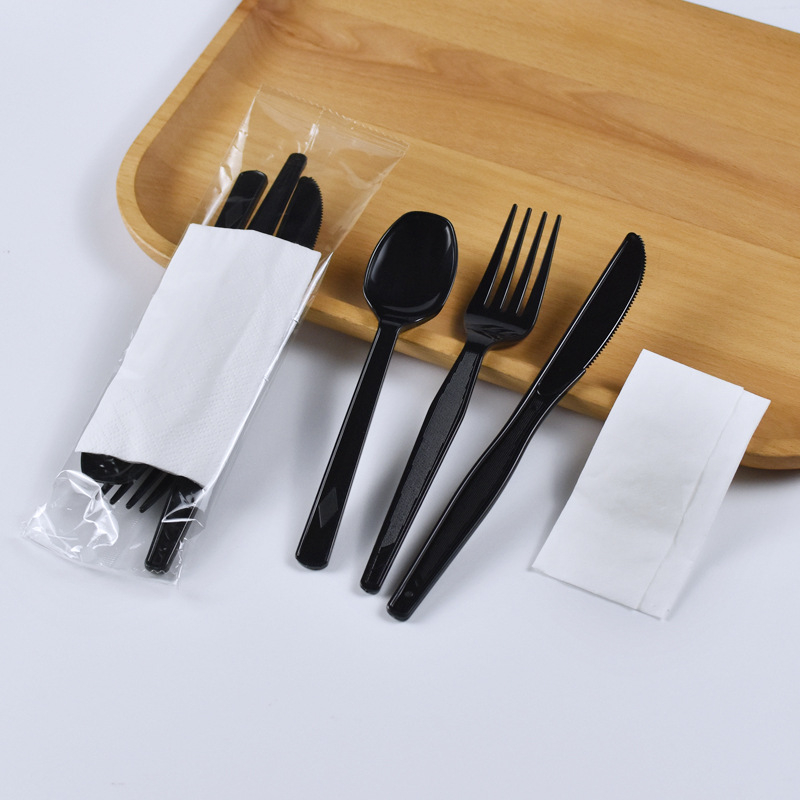 Jednokratni plastični set pribora (nož, vilica, žlica) – biorazgradiv, otisnuti logotip, prilagodba dostupna, debela žlica, pravokutni oblik