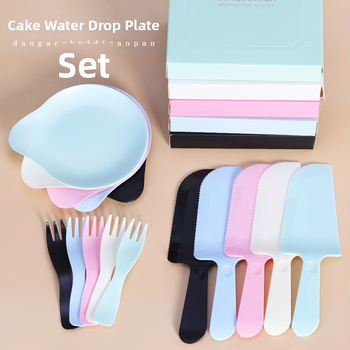 Štyri v jednom jednorázová súprava príborov k narodeninám s krabičkou na tortu, tanierom tvaru kvapky vody a vlnenou vidličkou
