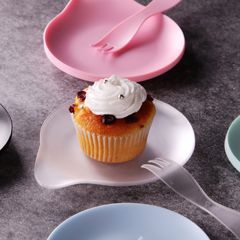 Četiri u jednom jednokratni set pribora za rođendan s kutijom za tortu, pladnjem u obliku kapljice vode i valovito vilicu