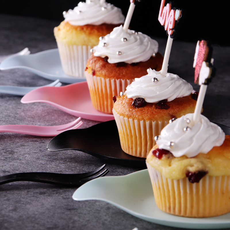 Četiri u jednom jednokratni set pribora za rođendan s kutijom za tortu, pladnjem u obliku kapljice vode i valovito vilicu