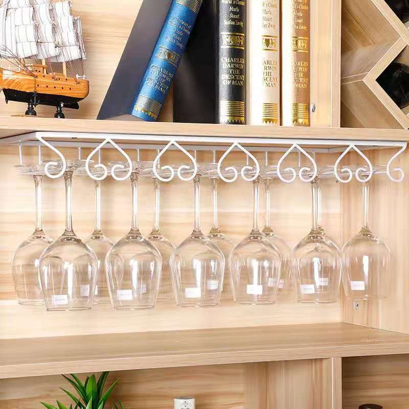 Srcem oblikovani obrnuti držač za vino čaše, metalni zidni držač, 3–7 pretinaca, moderni jednostavni stil