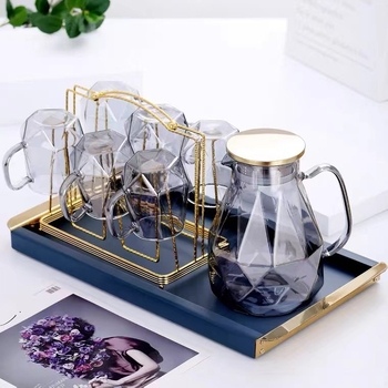 Σετ μπουκάλι κρύου νερού με γυάλινα ποτήρια — μοντέρνο μινιμαλιστικό στυλ, υφή σφυρήλατη, κατάλληλο για χυμό, γάλα, τσάι και κρύο νερό, έτοιμο για δώρο