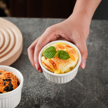 Porcelanska zdjelica za sufle i desert, okrugli oblik, moderni minimalistički stil, mikrotalasna pećnica kompatibilna