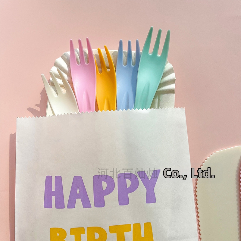 Jednorazový plastový súbor príborov a podnos na tortu – obdĺžnikový tvar – možnosť potlače loga – 300 súprav v balení