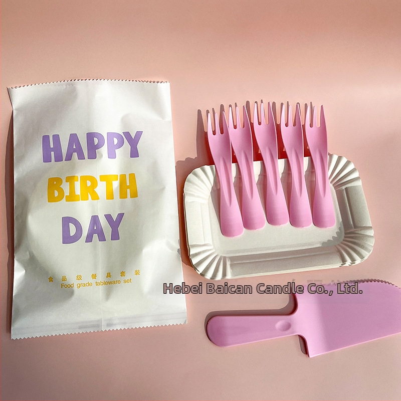 Jednorazový plastový súbor príborov a podnos na tortu – obdĺžnikový tvar – možnosť potlače loga – 300 súprav v balení