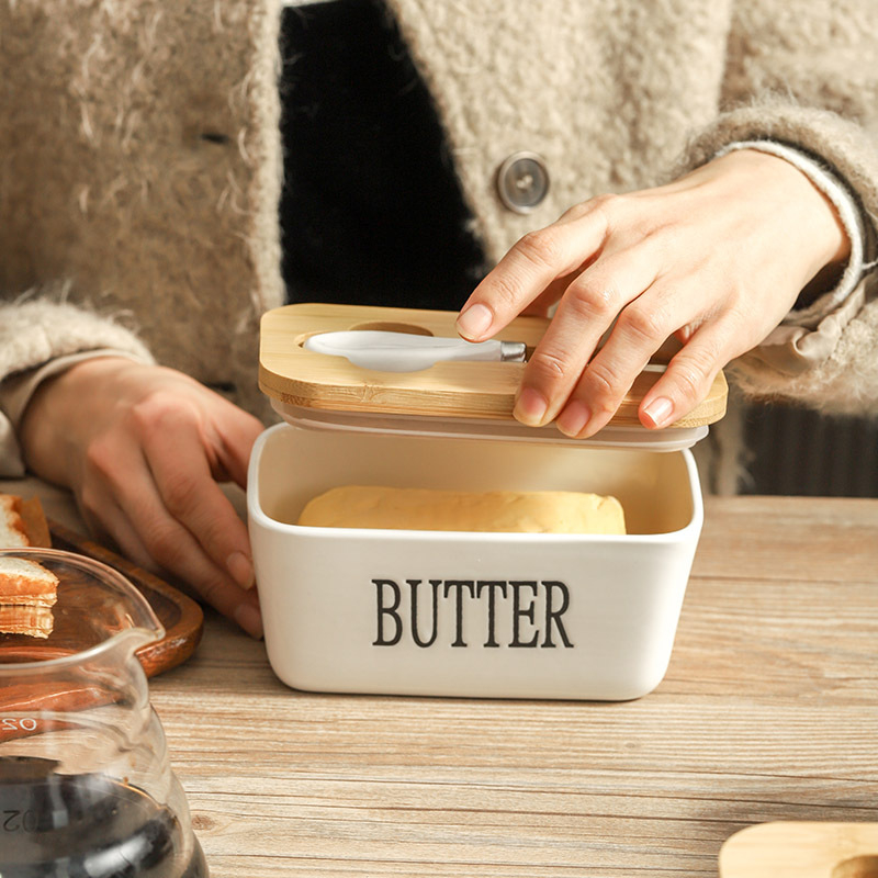 Керамична кутия за масло с нож и дървена капачка; правоъгълна кутия за съхранение на масло и сирене; подходяща за микровълнова, фурна и съдомиялна машина.