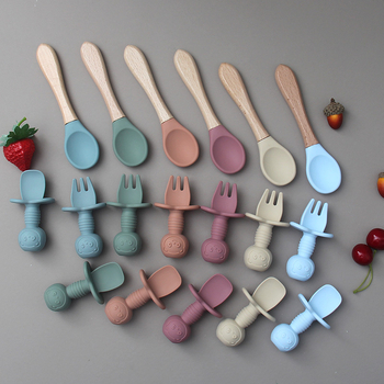 Silikonski set dječjih vilica i žlica – kratka drška, mekani, 2 komada, sladak jednostavan stil