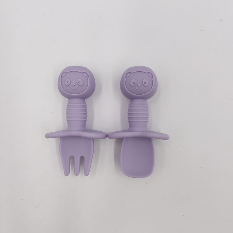 Silikonski set dječjih vilica i žlica – kratka drška, mekani, 2 komada, sladak jednostavan stil