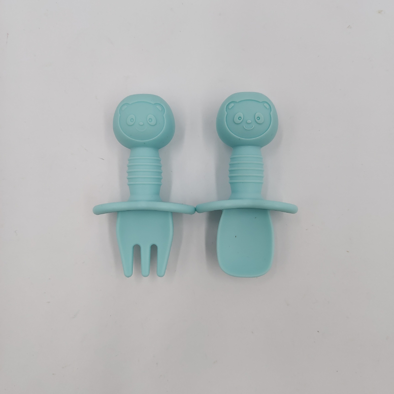 Silikonski set dječjih vilica i žlica – kratka drška, mekani, 2 komada, sladak jednostavan stil