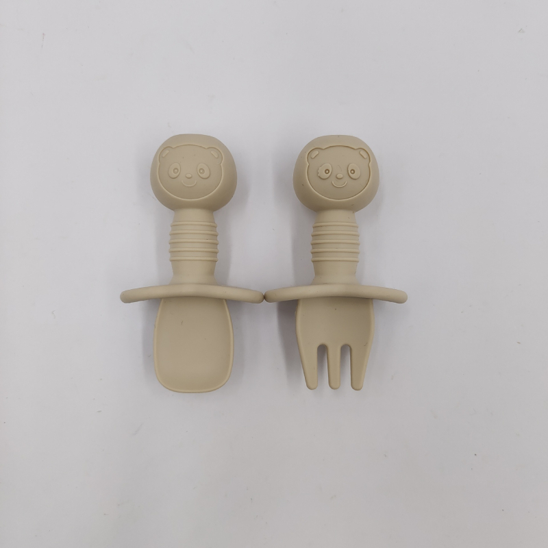 Silikonski set dječjih vilica i žlica – kratka drška, mekani, 2 komada, sladak jednostavan stil